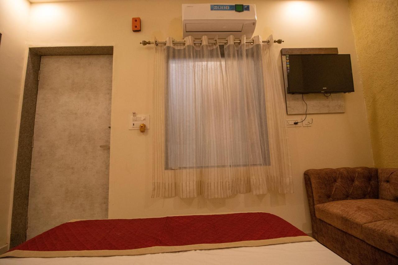 Hotel Aayat Palace ジャイプール エクステリア 写真